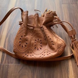 Scallop cross body bucket bag